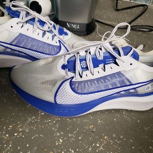 Men's Nikes Zoom Gravity shoes